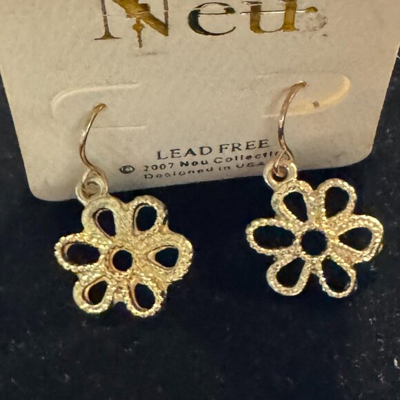 Flower Earrings   - Picture 1 of 4